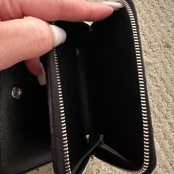 CASSANDRE MATELASSÉ COMPACT ZIP AROUND WALLET IN GRAIN DE POUDRE LEATHER - Picture 9 of 14